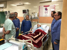 عیادت رییس دانشگاه علوم پزشکی اردبیل دکتراخوان اکبری از آیت ا...سیدحاتمی نماینده سابق خبرگان رهبری که بعلت بیماری دربیمارستان امام خمینی ره اردبیل بستری وتحت نظر است