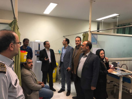 بازدیدشبانه ریاست دانشگاه دکتراخوان اکبری ازاورژانس مرکزآموزشی درمانی امام خمینی ره اردبیل  وبررسی وضعیت ارایه خدمات باتوجه به ازدهام مراجعه بیماران به اورژانس بیمارستان