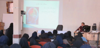 برگزاری دوره آموزشی برنامه کد ۷۲۴ ، علائم سکته مغزی وراههای پیشگیری ودرمان  توسط متخصص مغز واعصاب برای گروه هدف رابطین وکارشناسان مراکز بهداشتی بمناسبت هفته استروک (سکته مغزی) در مورخه ۲۶ آبان ماه، در مرکز بهداشت شهرستان اردبیل