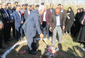 معاون درمان وزیر بهداشت با حضور در محوطه بیمارستان امام خمینی (ره) خلخال، کلنگ توسعه اورژانس بیمارستان امام خمینی (ره) خلخال با افزایش ۲۸ تخت اورژانسی در زمینی به مساحت ۲۹۰۰ متر مربع را به زمین زد.