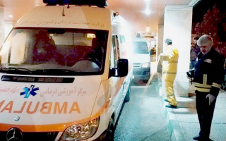 گندزدائی شبانه معابر عمومی و سالنهای مرکز آموزشی درمانی امام خمینی(ره) اردبیل به منظور جلوگیری از شیوع کرونا ویروس توسط شهرداری و سازمان آتش نشانی اردبیل