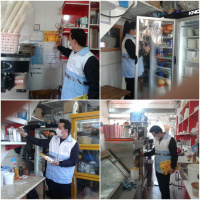 بازرسی و نظارت کارشناسان بهداشت محیط شبکه بهداشت و درمان شهرستان پارس آباد بر اماکن حساس و مراکز تهیه و توزیع مواد غذایی و توقیف و جمع آوری ۲۲۰ کیلوگرم مواد تاریخ گذشته و آموزش رعایت پروتکلهای بهداشتی