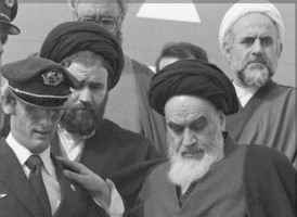 ۱۲ بهمن سالروز ورود امام خمینی (ره) به میهن و آغاز دهه فجر بر عموم همکاران دانشگاه مبارک باد