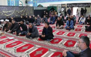 برگزاری مراسم قرائت زیارت عاشورا به همراه برپایی سفره احسان حضرت اباعبدالله الحسین (ع) در مسجد امام علی (ع) دانشگاه علوم پزشکی اردبیل همزمان با روز چهارم ماه محرم