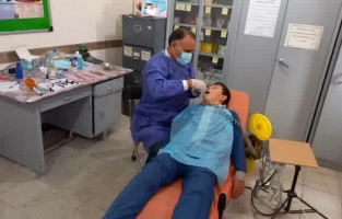 ارائه خدمات دندانپزشکی در مناطق محروم با یونیت سیار توسط دندانپزشکان حوزه معاونت بهداشتی دانشگاه بمناسبت روز پزشک