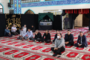 برگزاری مراسم عزاداری اربعین حسینی در مسجد امام علی (ع)دانشگاه علوم پزشکی اردبیل به همراه قرائت زیارت عاشورا و برپایی سفره احسان