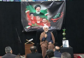 برگزاری مراسم پرفیض زیارت عاشورا، همراه با سخنرانی حجت الاسلام واحدی زاده، مسئول نهاد نمایندگی مقام معظم رهبری و ذکر مداحی اهل بیت علیهم السلام با حضور جمعی از کارکنان دانشگاه در مسجد امام علی علیه السلام دانشگاه