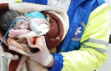به دنیا آمدن نوزاد عجول داخل آمبولانس پایگاه اورژانس ۱۱۵ زیوه