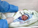 تولد نوزاد سالم از مادر کرونایى PCR مثبت به روش زایمان طبیعى در بلوک زایمان (LDR ) بیمارستان علوى اردبیل