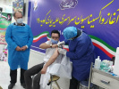 امید بردبار پرستار بخش آی سی یو بیمارستان امام خمینی (ره) اردبیل بعنوان اولین اردبیلی واکسن کرونا را دریافت کرد.