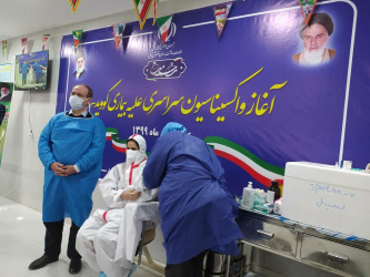 اعظم موثقی پرستار بخش آی سی یو بیمارستان امام خمینی (ره) اردبیل بعنوان چهارمین اردبیلی واکسن کرونا را دریافت کرد.
